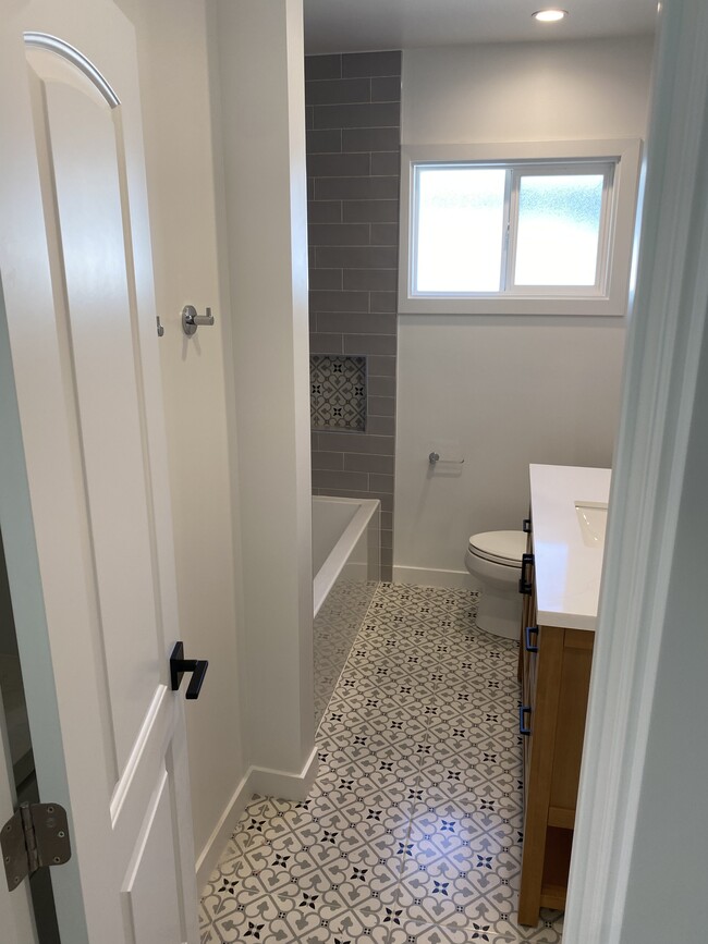 Building Photo - 4828 W 134th St