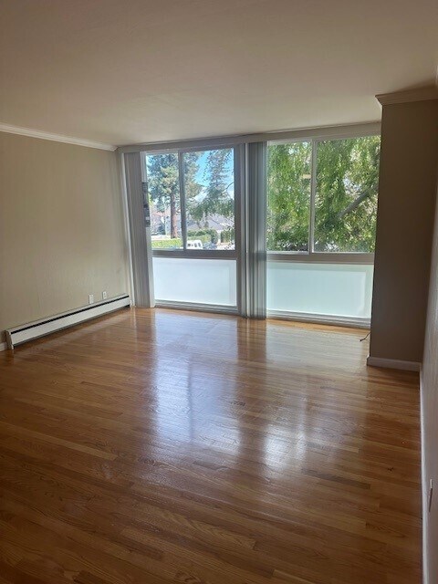 Building Photo - 6 Seville Way