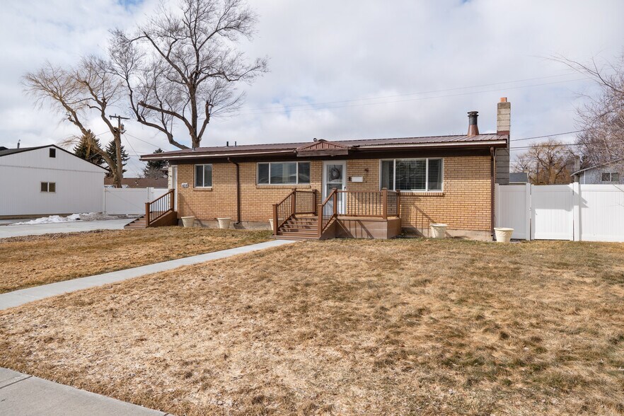 Building Photo - 428 Edwards Ave