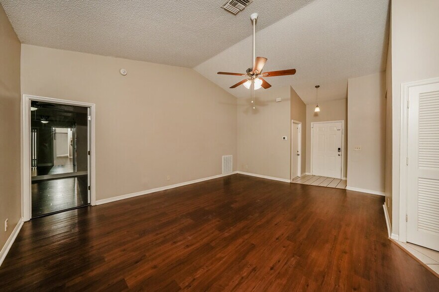 Building Photo - 1455 Thornbank Ln