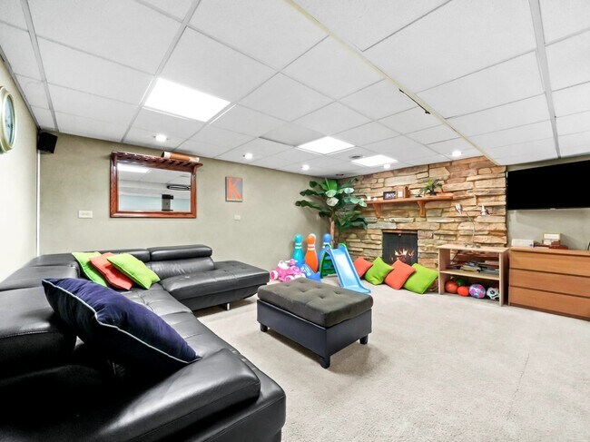 Building Photo - 8705 W 92nd Pl