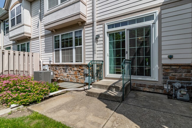 Building Photo - 403 Shadow Creek Dr