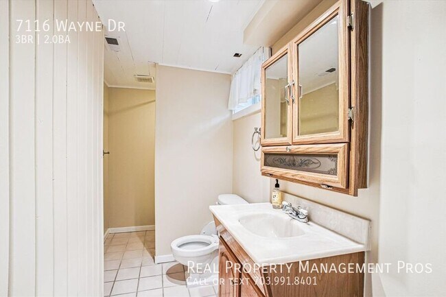 Building Photo - 7116 Wayne Dr