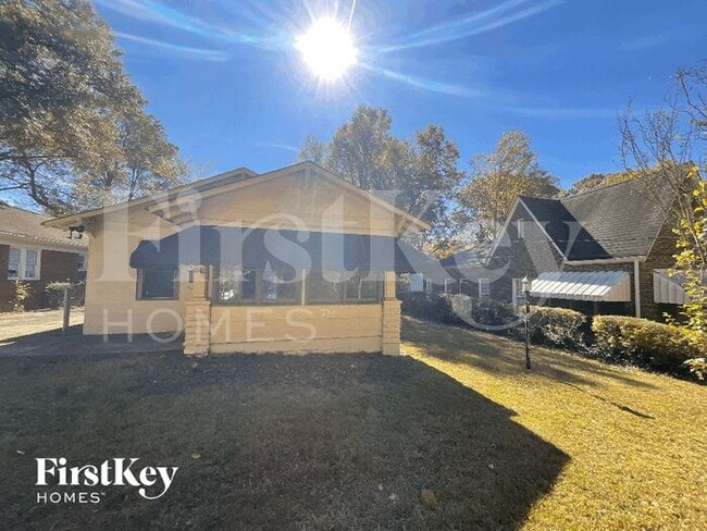 Building Photo - 1042 Victory Dr SW