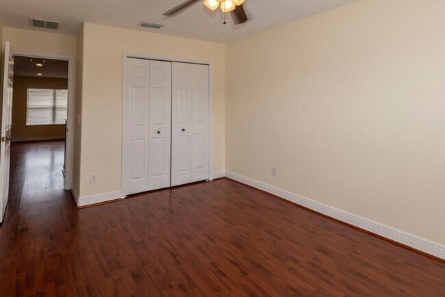 Building Photo - BEAUTIFUL 5 Bedroom/4 Bath Home Located in...