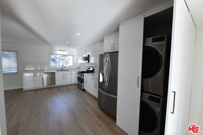Building Photo - 3125 Jacinto Ave