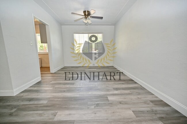 Building Photo - 5568 N Millbrook Ave