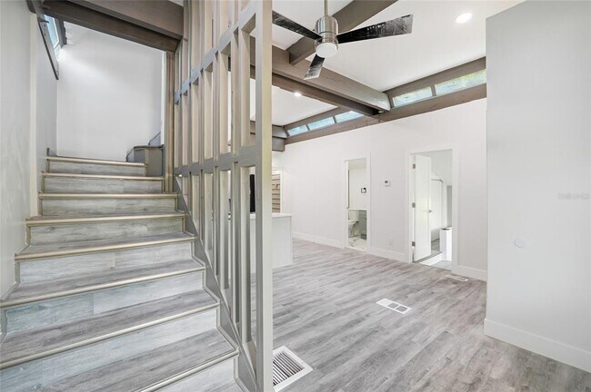 Building Photo - 7210 Valrie Ln