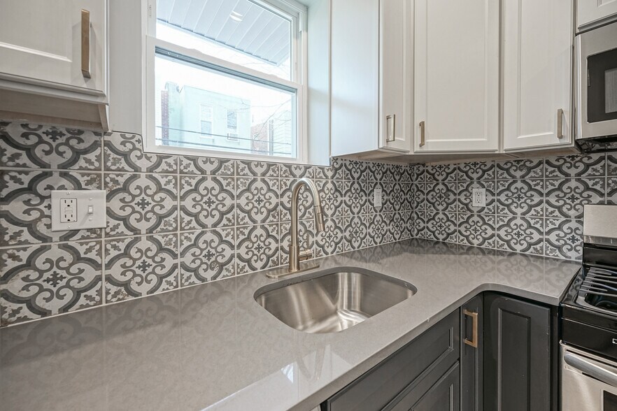 Building Photo - 1315 S 30th St