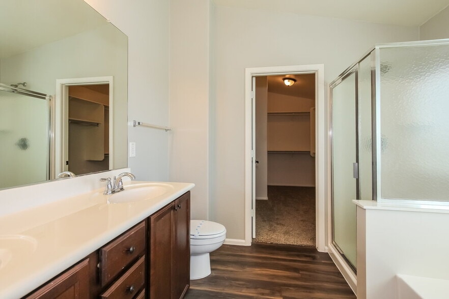 Building Photo - 12471 N 75th Dr