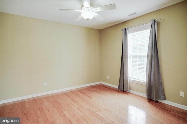 Building Photo - 15 Ridings Way