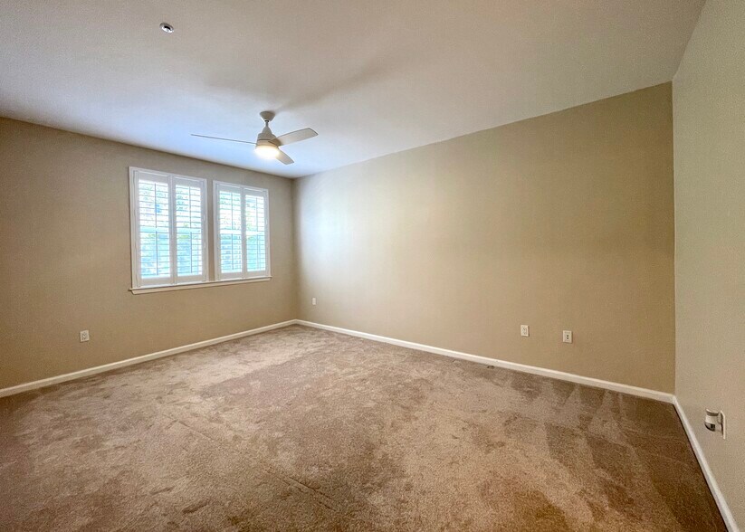 Building Photo - 1390 Saddle Rack St