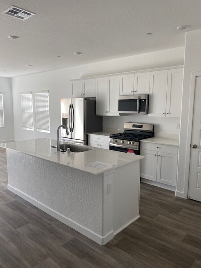 Building Photo - Beautiful 4BR Single-Level Home in Madera’s New Community!