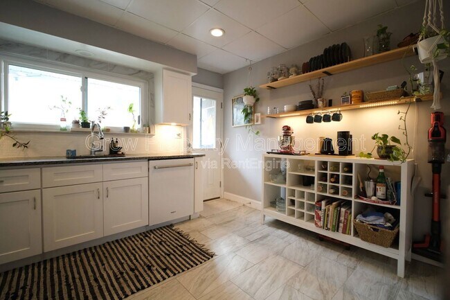 Building Photo - 928 Hoffman St