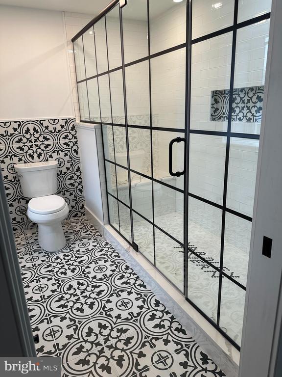 Building Photo - 857 River Rd