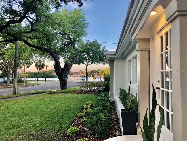 Building Photo - 1801 Beach Dr NE