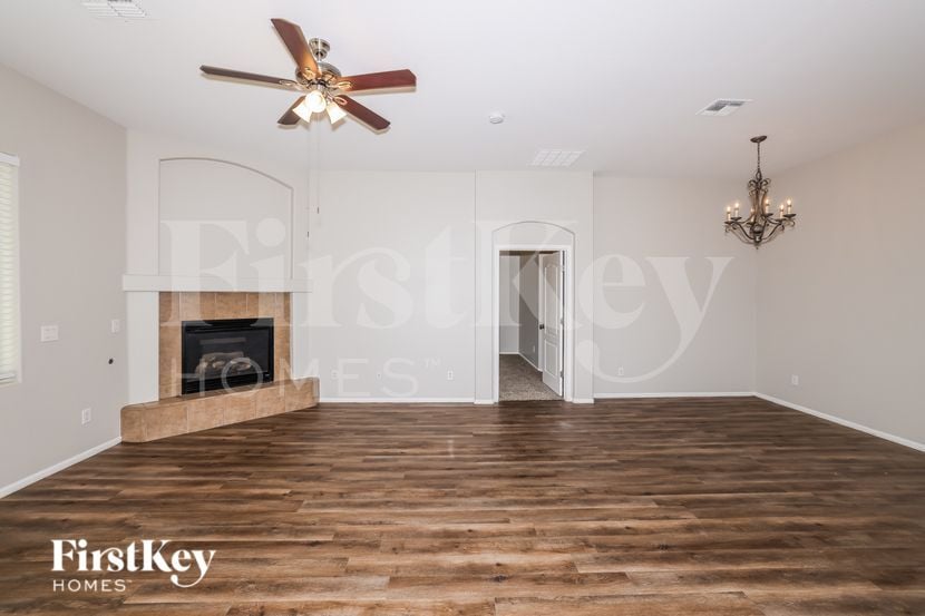 Building Photo - 1809 S 123rd Dr