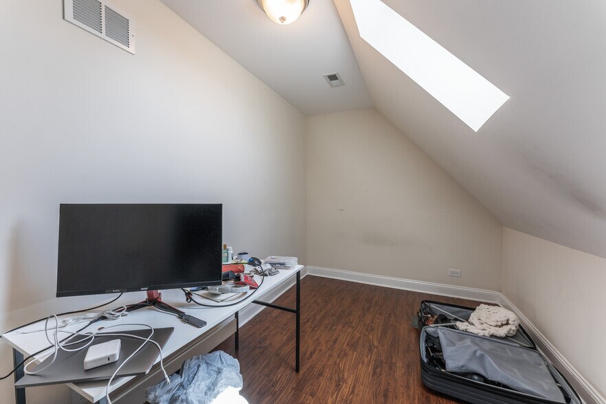 Building Photo - 3047 N Kimball Ave