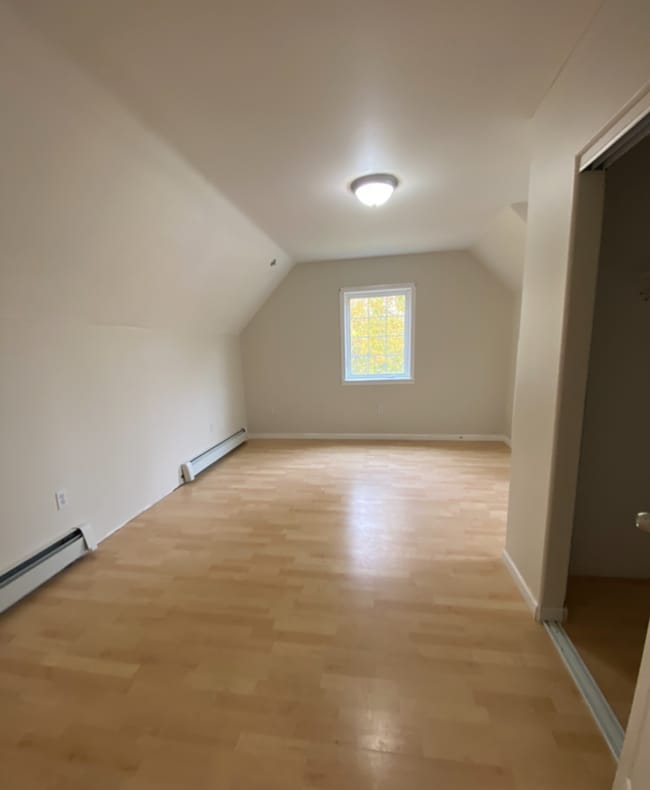 Building Photo - Fantastic 5 bedroom, 2.5 bath with an oversized 2 car garage, home on a private Acre, for rent ac...
