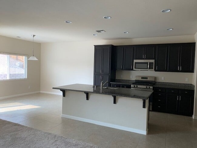 Building Photo - Canyon Hills