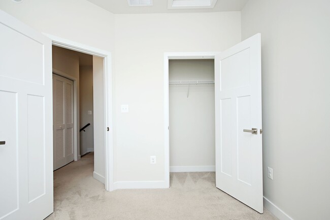 Building Photo - Pet Friendly Rivanna Village Townhome (Lea...