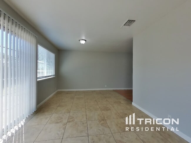 Building Photo - 2076 Harte Ct