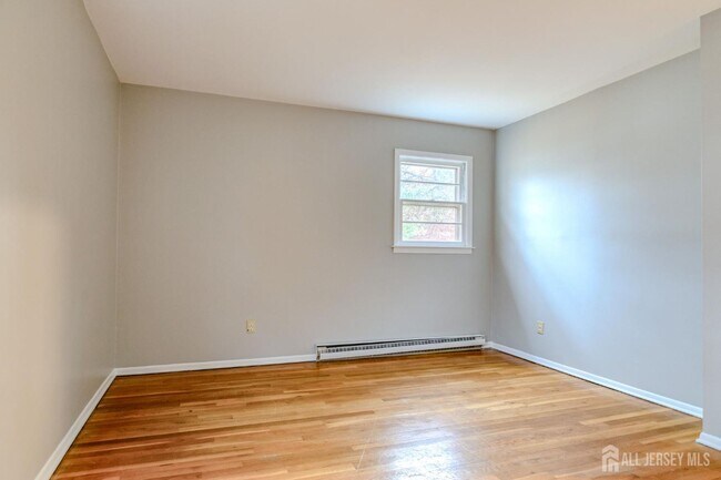 Building Photo - 345 Lincoln Blvd