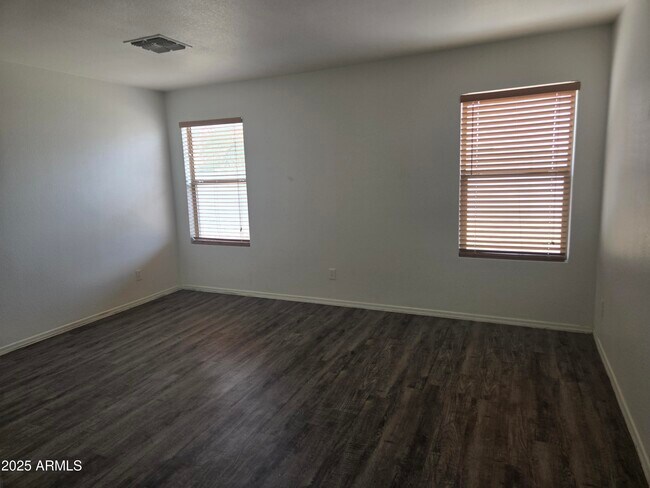 Building Photo - 15736 W Crocus Dr
