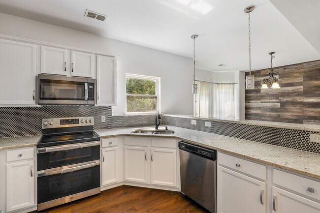 Building Photo - 4208 Longfellow Dr