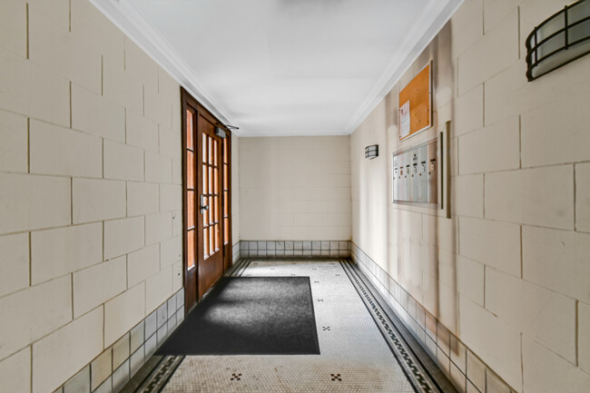 Building Photo - 5454 S Cornell Ave