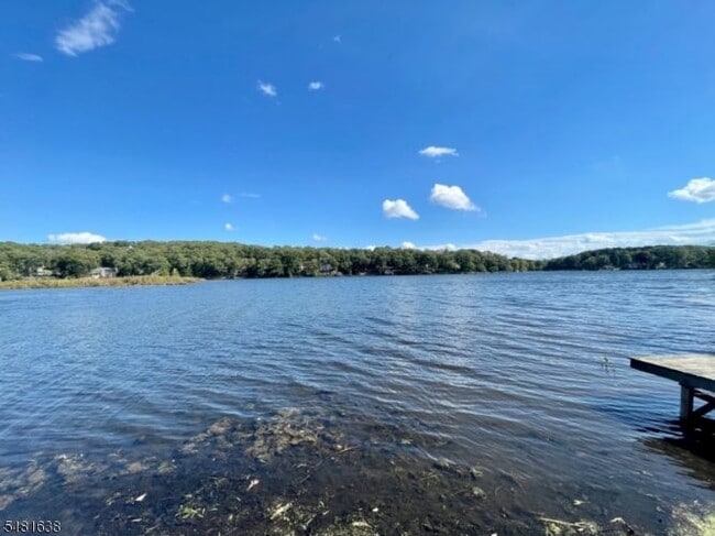 Building Photo - 136 Cedar Lake Rd W