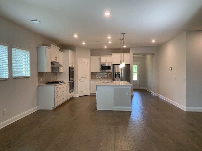 Building Photo - Coming Soon! Available 8/10/26 Stunning 4 bed, 2.5 bath residence in the highly sought-after Foxl...