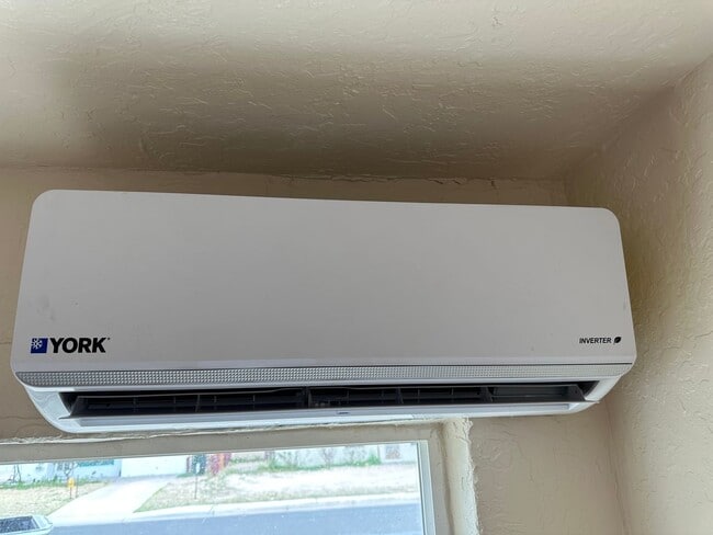 Building Photo - Great 1 Bed 1 Bath located near NMSU