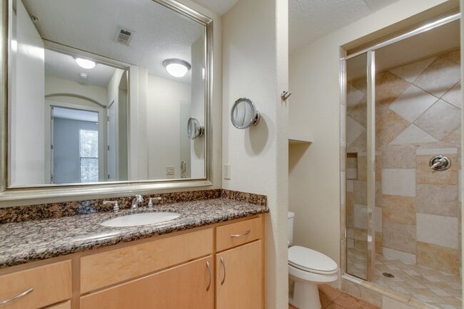 Building Photo - Green Hills/Belmont 2-Bed/2-Bath w/ Garage!