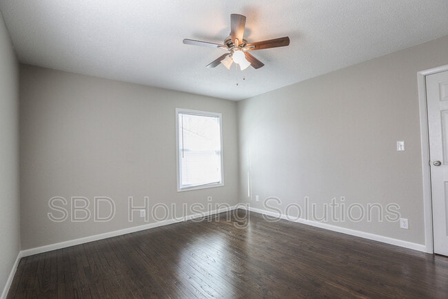 Building Photo - 1215 N Cedarcrest Dr