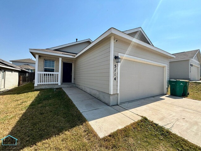 Building Photo - Gorgeous 3 Bed/2 Bath single story beauty,...