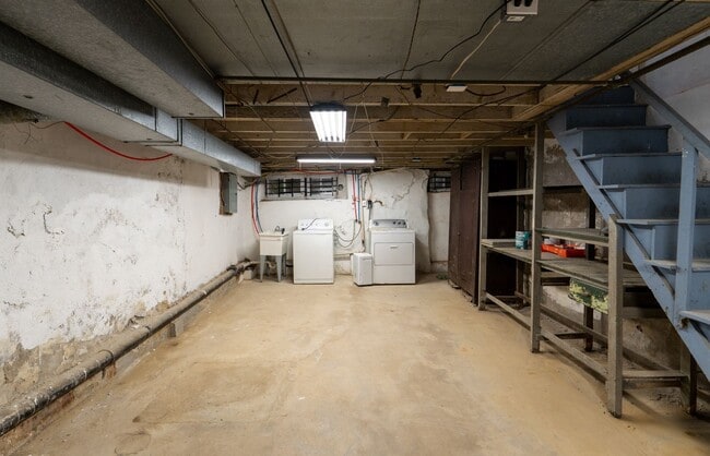 Building Photo - Newly rehabbed 3 bedroom