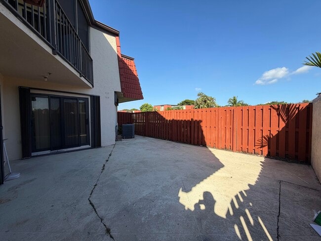 Building Photo - 3768 Victoria Dr