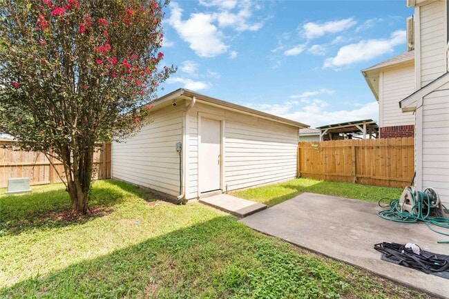 Building Photo - 13834 Trumpetvine St