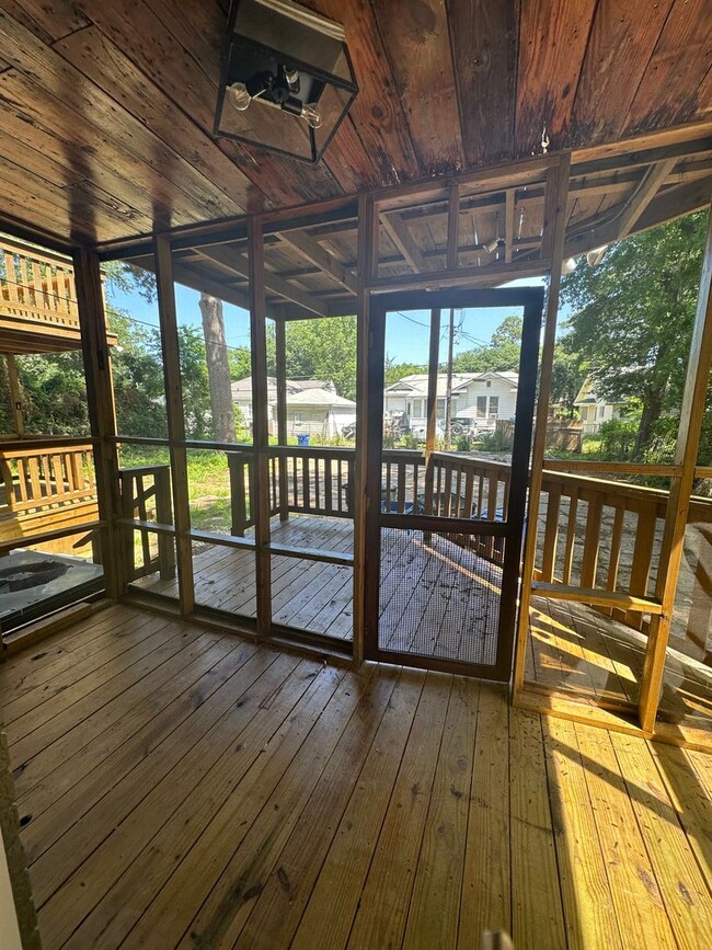 Building Photo - Beautiful 1 Bedroom in Highland