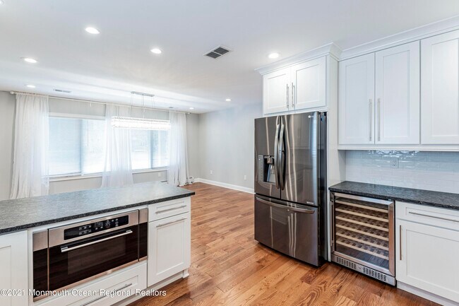 Building Photo - 16 Cypress Ave