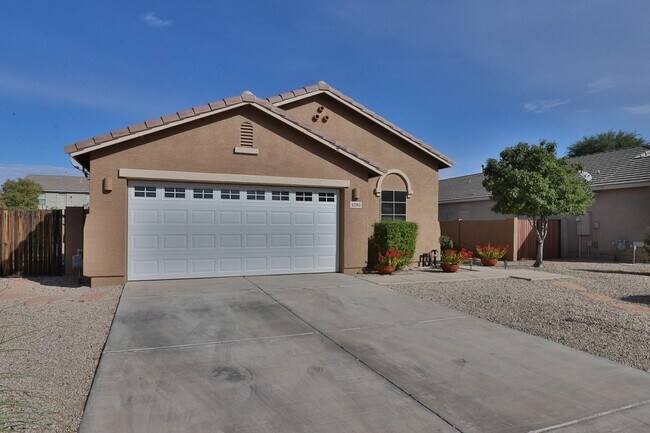 Building Photo - 3 bedroom 2 bath home with a den in san tan valley!