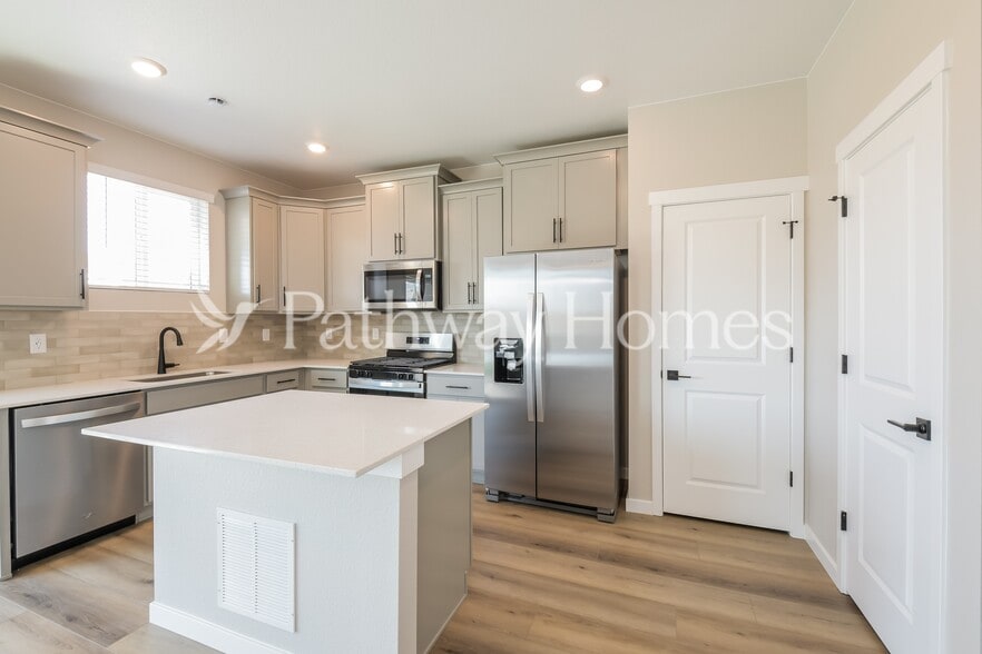 Building Photo - 9491 Yampa St