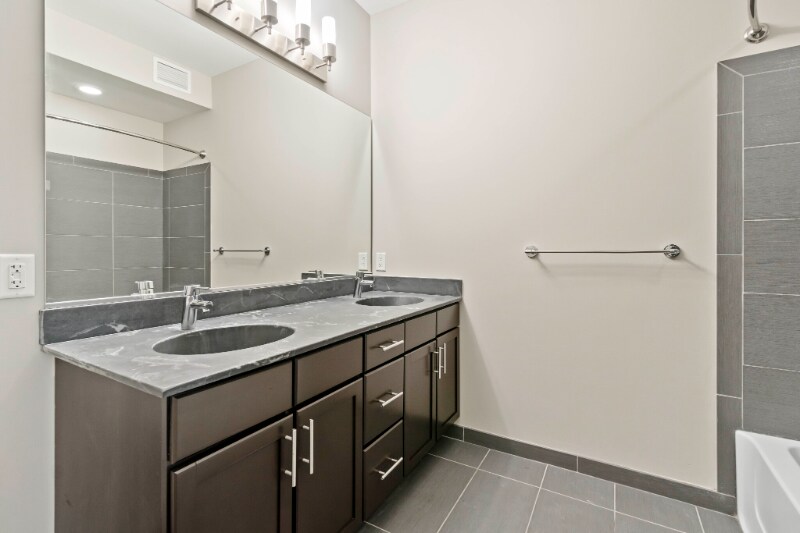 Building Photo - 120 N Desplaines St