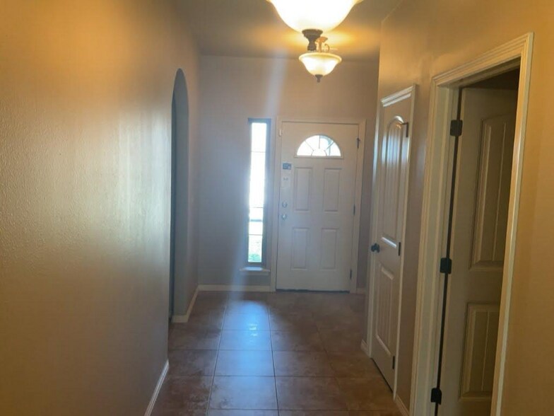 Building Photo - 14537 S Urbana Ct