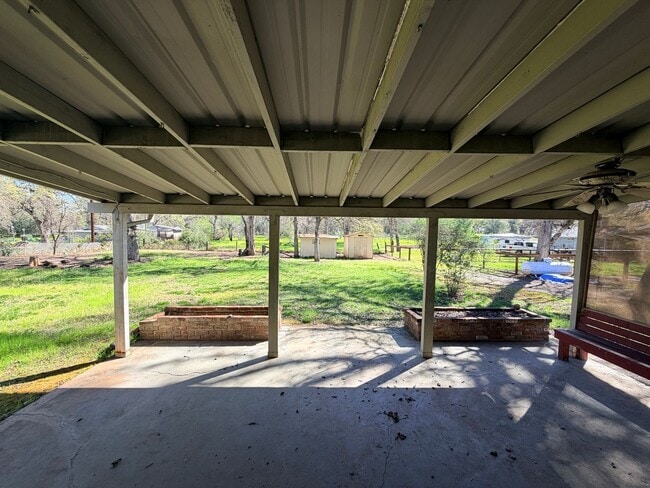 Building Photo - Just listed! Well maintained home in great location!