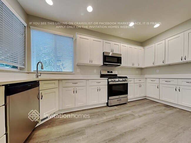 Building Photo - 3727 Santis Loop SE