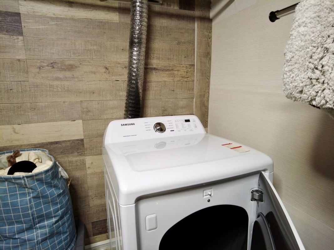 Building Photo - 80 Mauran St