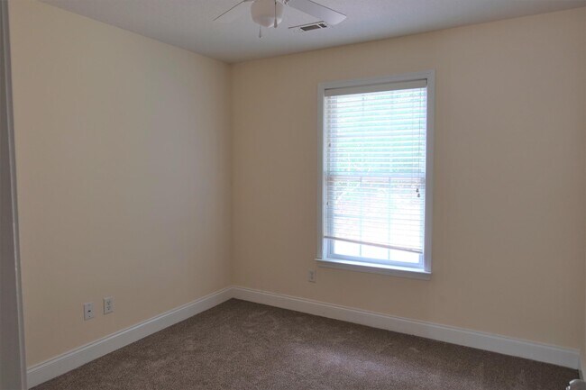 Building Photo - 312 Sprucewood Ct