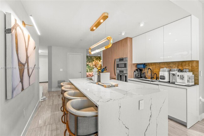 Building Photo - 851 NE 1st Ave